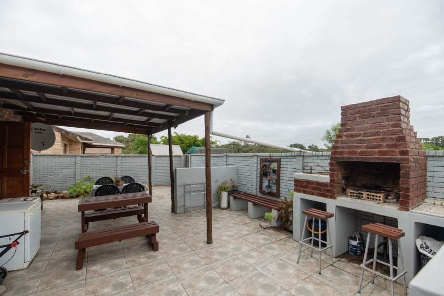 4 Bedroom Property for Sale in Humewood Extension Eastern Cape
